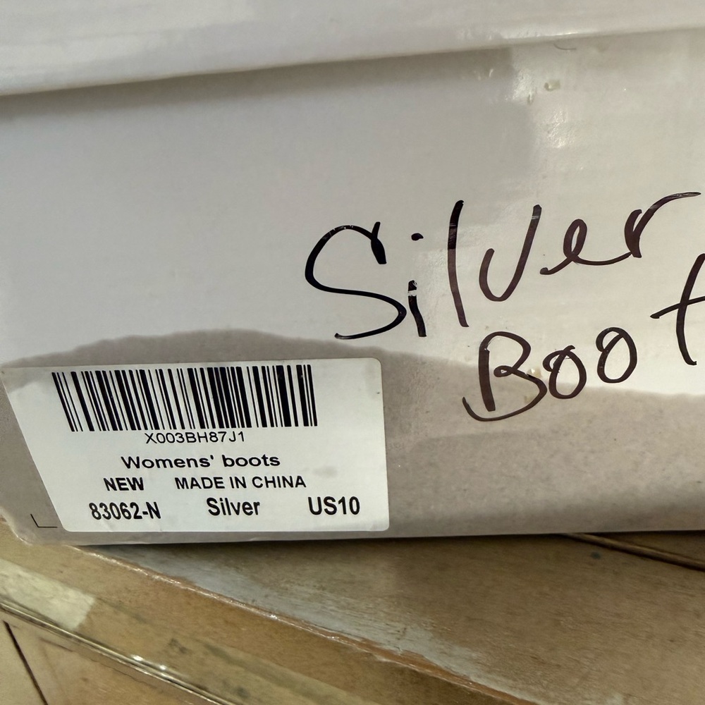 Women's Silver Winter Boots - Picture 5 of 5